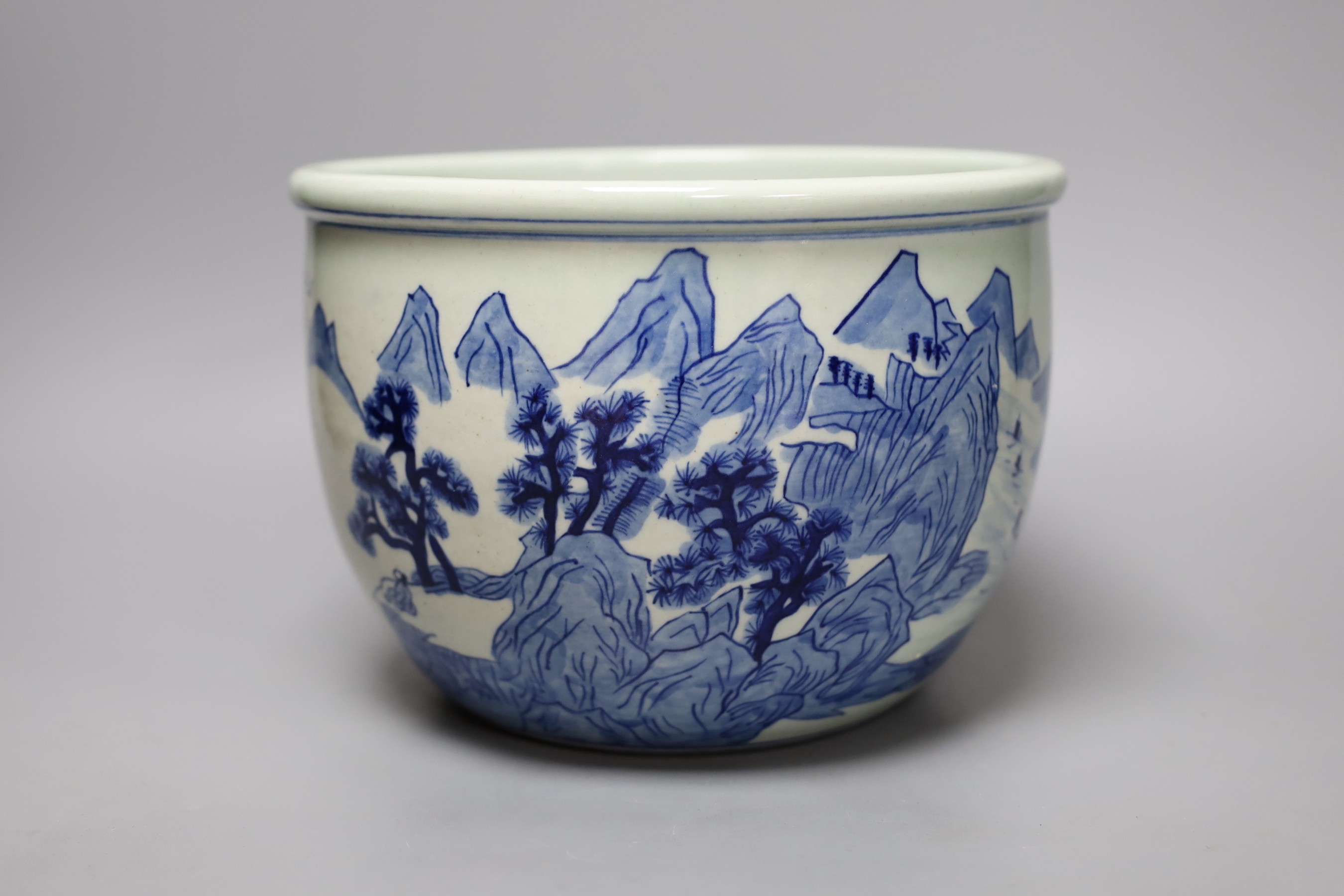 A late 19th century Chinese blue and white planter, 23cm diameter